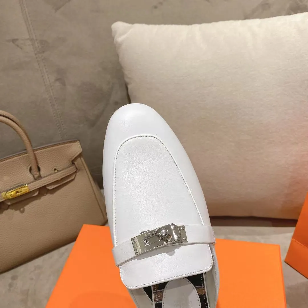 👟👟Ex-factory price 440👟👟Hermes/Hermes new kelly buckle sandal mule shoes for women flat toe lazy shoes and half slippers😄😄😄 Fabric: calfskin lining: sheepskin lining/3D floral cloth🌸🌸🌸 Code number: 35 36 37 38 39 40 41 Color: Black White Brown Outsole: Anti-leather pattern rubber outsole